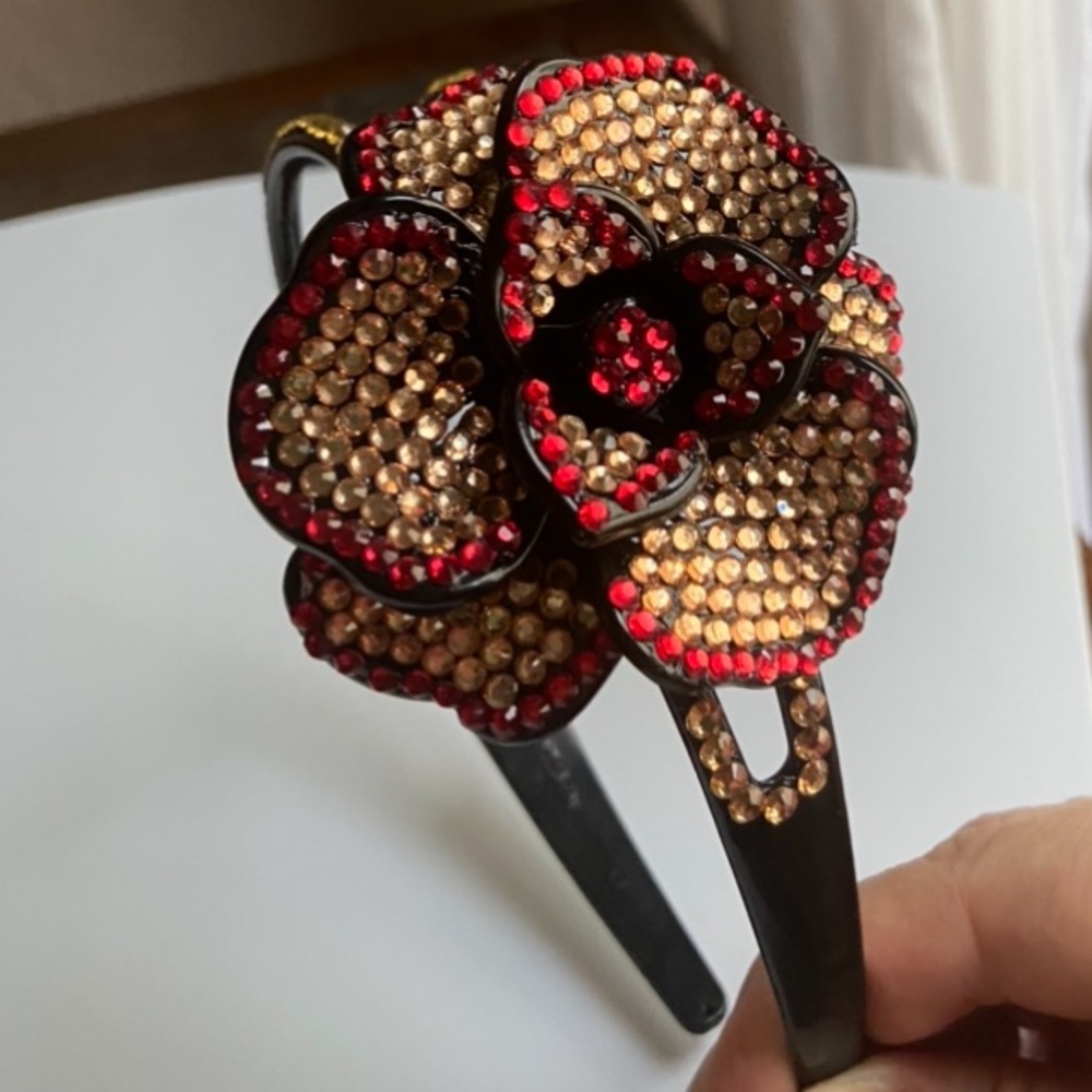 Flower headband with crystals